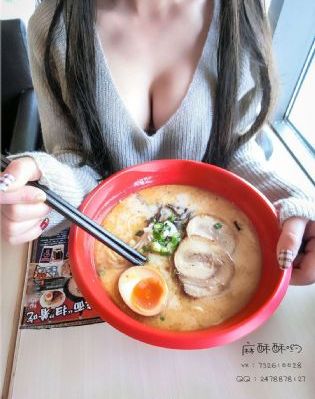二个吃我乳房一个吃我b_午夜激情